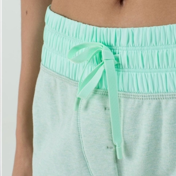 Lululemon Happy Yin Year Sweatpant Size 2 - Picture 4 of 16